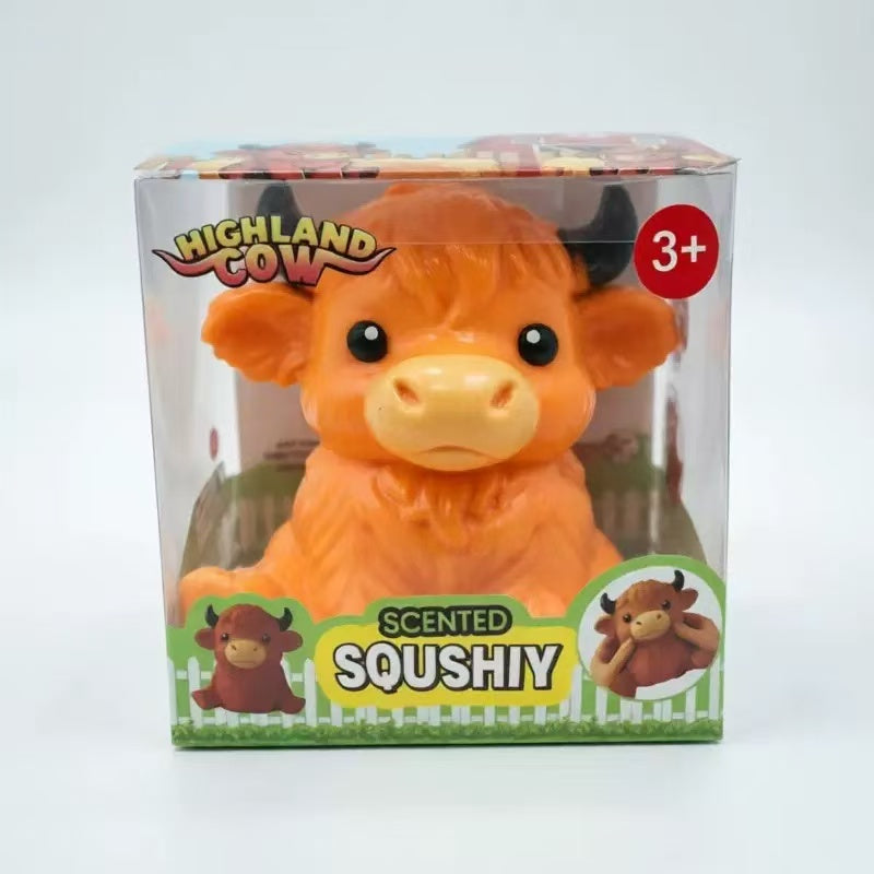 Jumbo Squeezy Highland Cow（17cm）